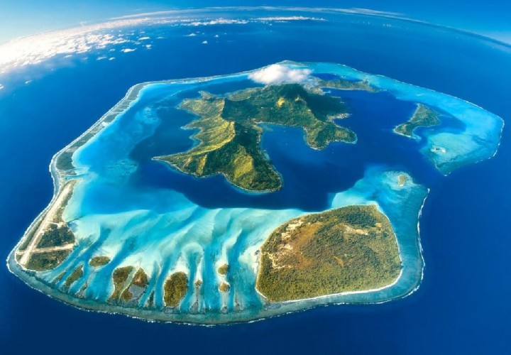 Vue aérienne sur Bora Bora