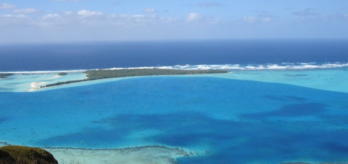 Lagon aux milles nuances de bleu dans les Australes