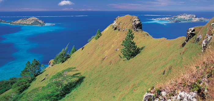 Vue sur le lagon depuis la montagne de l'île de Mangareva