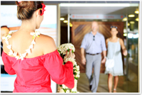 Accueil à l'aéroport de Tahiti avec un collier de fleur